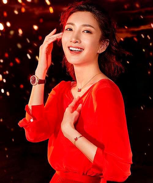 你的朋友圈被这只红天鹅刷屏了吗？来看施华洛世奇新年系列红天鹅