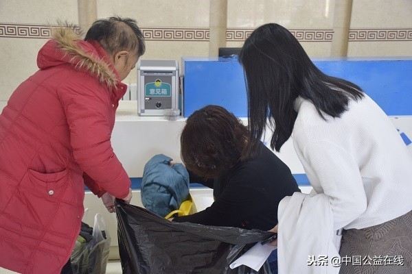 36件微小公益北京红旗中医医院集体关怀贵州贫困斑秃发友