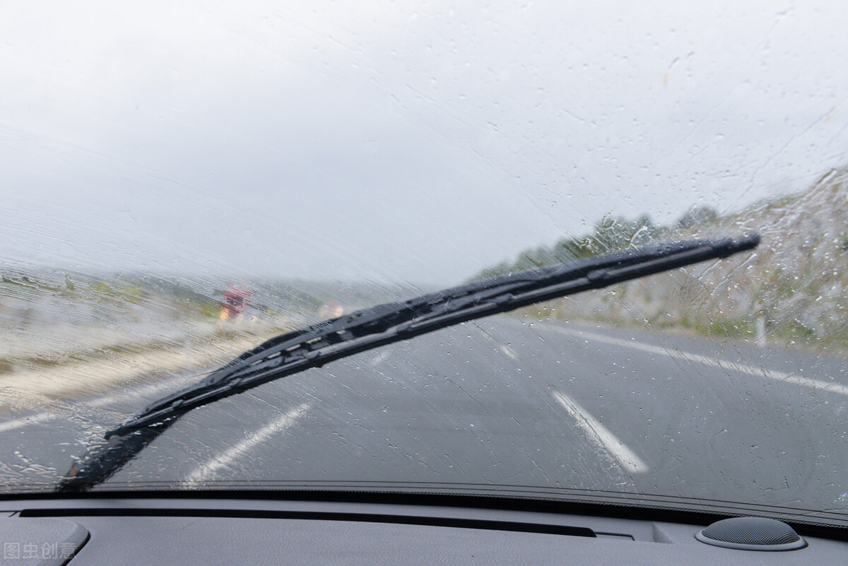 牙膏可以去除汽车玻璃油污吗,牙膏可以去除汽车玻璃上的油膜吗