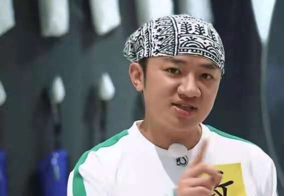 费尽心思追到的高颜值女友,王祖蓝是怎么出名的