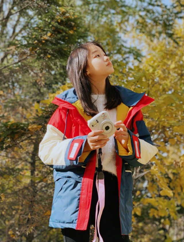 赵薇的女儿穿什么鞋,赵薇穿的老爹鞋