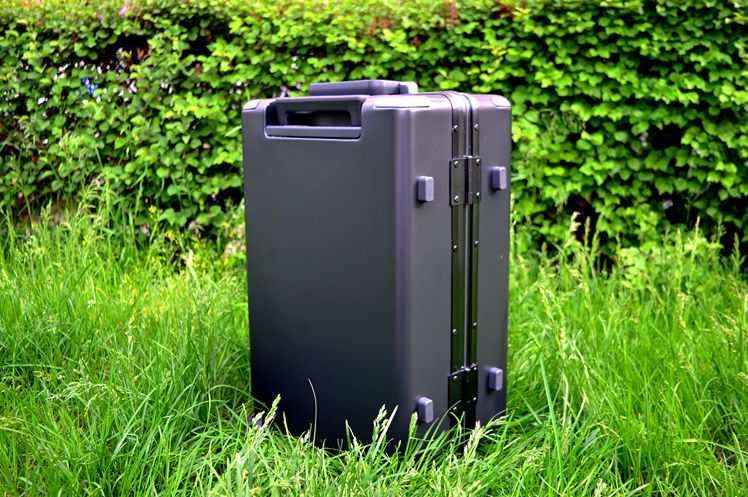 又要值乘了，放下背包拎起皮箱，地平线8号拉杆箱体验