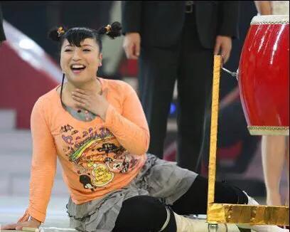 著名笑星三湘第一美女何晶晶,46岁笑星何晶晶近况凄惨无人识