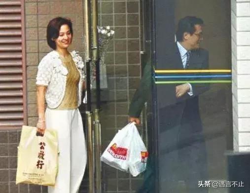 55岁再嫁豪门，命硬克夫、厉害难惹，什么样的女人活成了传奇