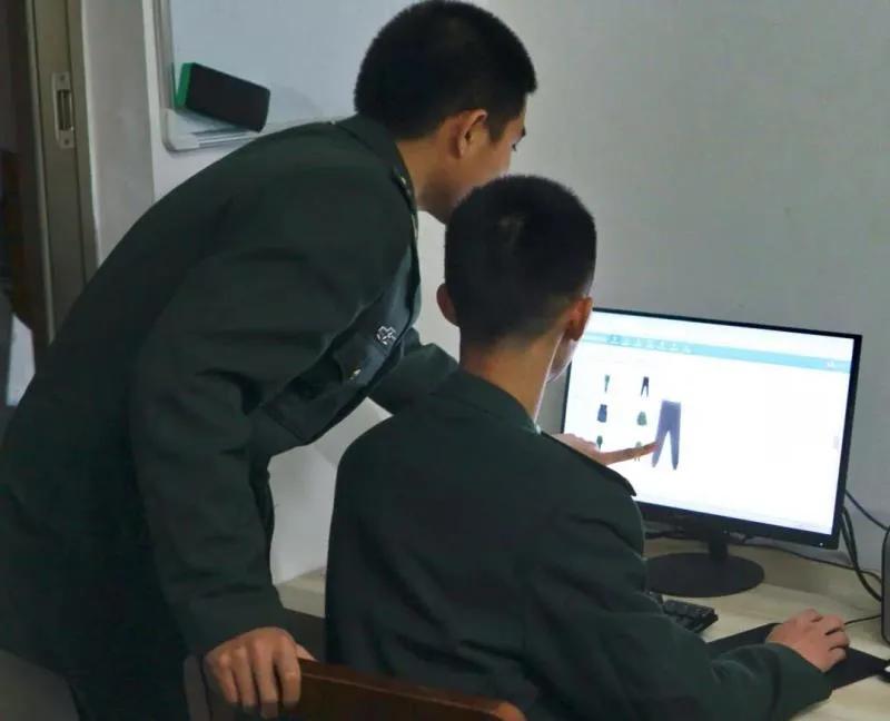 网购新式迷彩服违法吗,网购军大衣价格