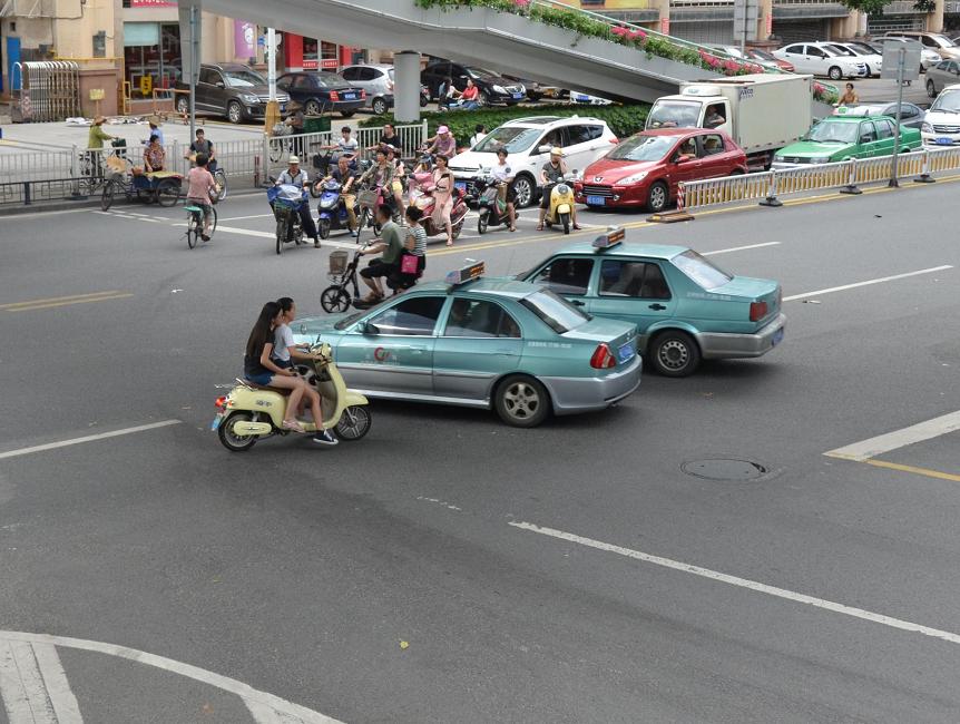 车辆超过停止线会怎样,车子发生故障如何设置警告标志