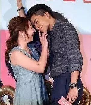 比起老男人，她果然还是更爱富二代啊