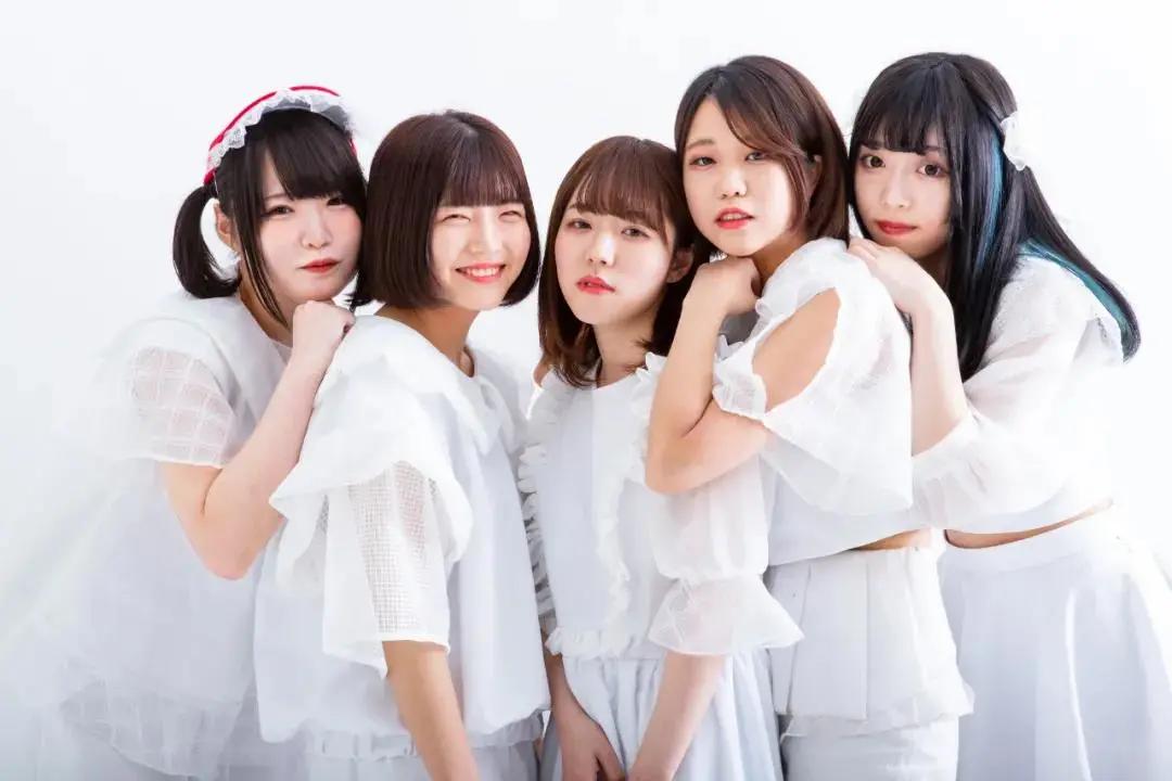 日本女版“手工耿”凭沙雕发明火遍全网，她还是个偶像女团成员？