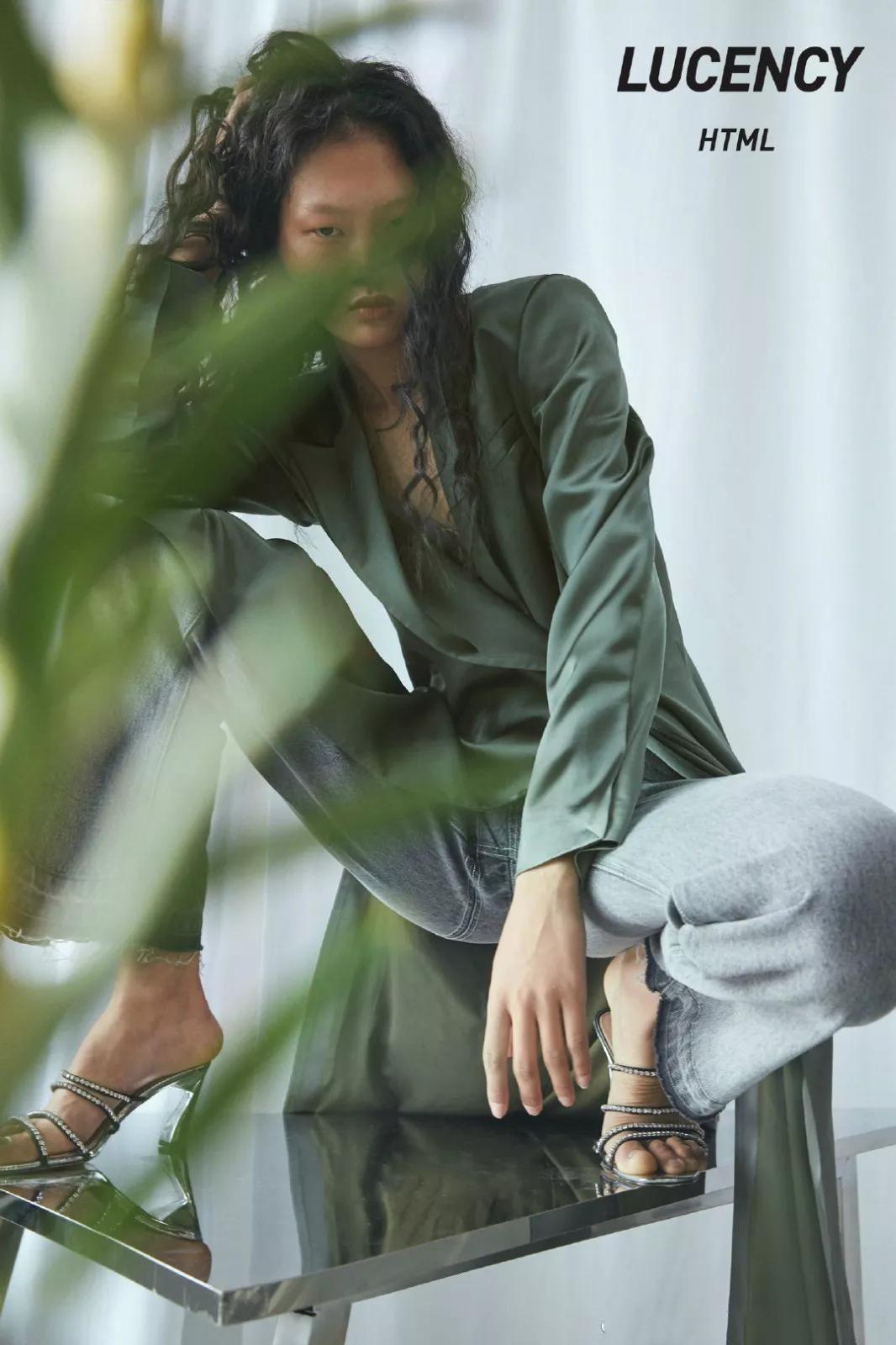 为Burberry拍摄广告，暴走四大时装周，冉冉升起的超模-华依澜