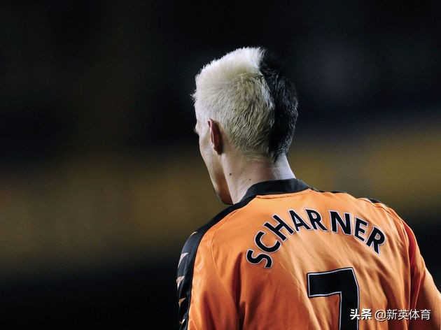 发型留腻了,发型留长发