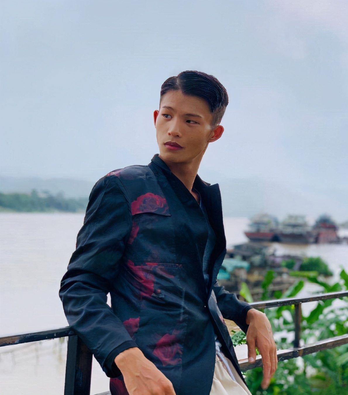 被国人嘲讽，却在国外封神！农村小伙成国际超模，打脸所有嘲笑者