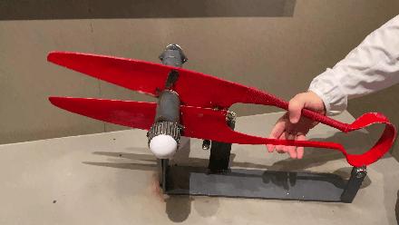 物开一刃为“刀”，两面*刃开**为“剑”，双刀相交为“剪”