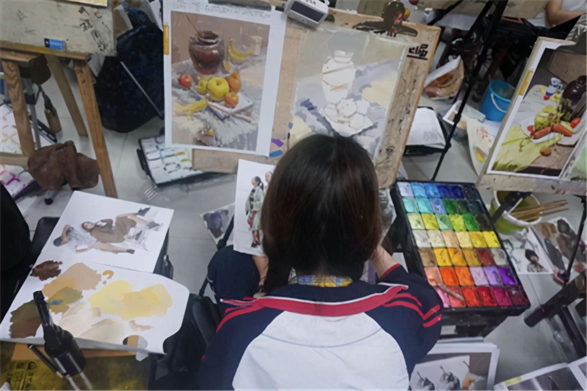 画家笔下的质感学生作品素描,最新绘画大师素描作品