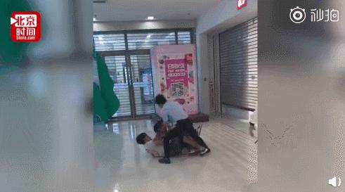 别跟了时尚丢了体面！3秒被抢光的优衣库，让无数人的素质掉一地