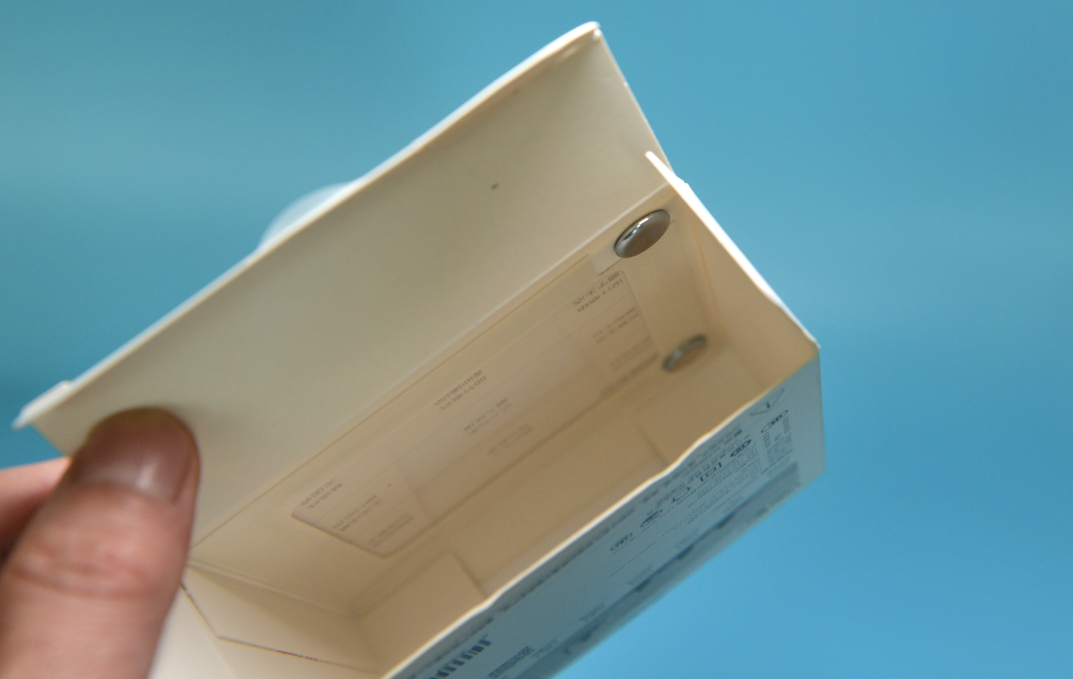 视觉清凉、温婉圆润的“小冰块”——UIBI柚比迷你快速充电器