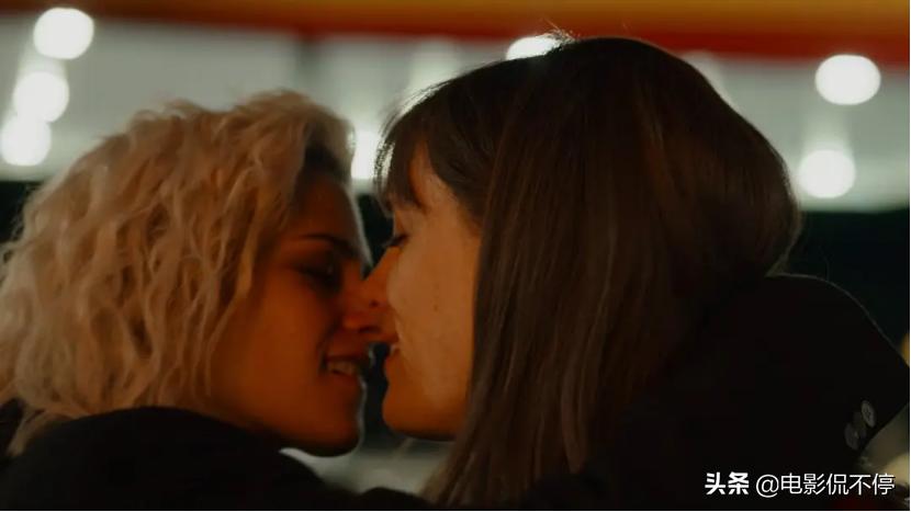 带蕾丝女友见家长?这部合家欢同性电影竟然这么嗨