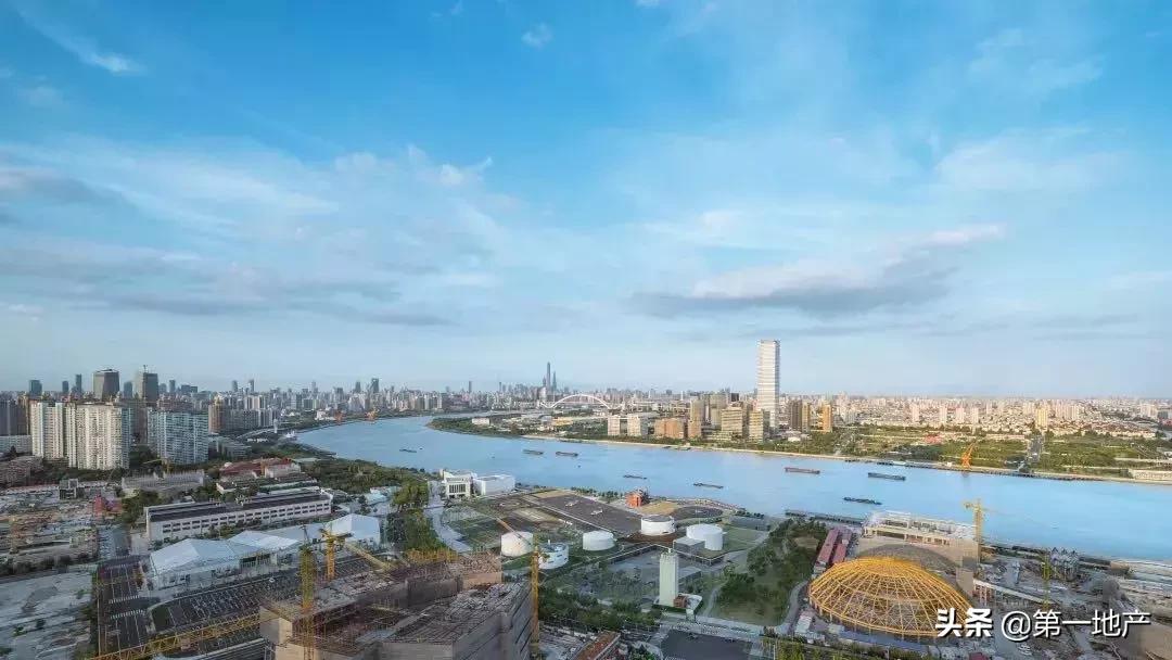 上海黄浦江边有一座美丽的电视塔,上海黄浦江畔有哪些地标建筑