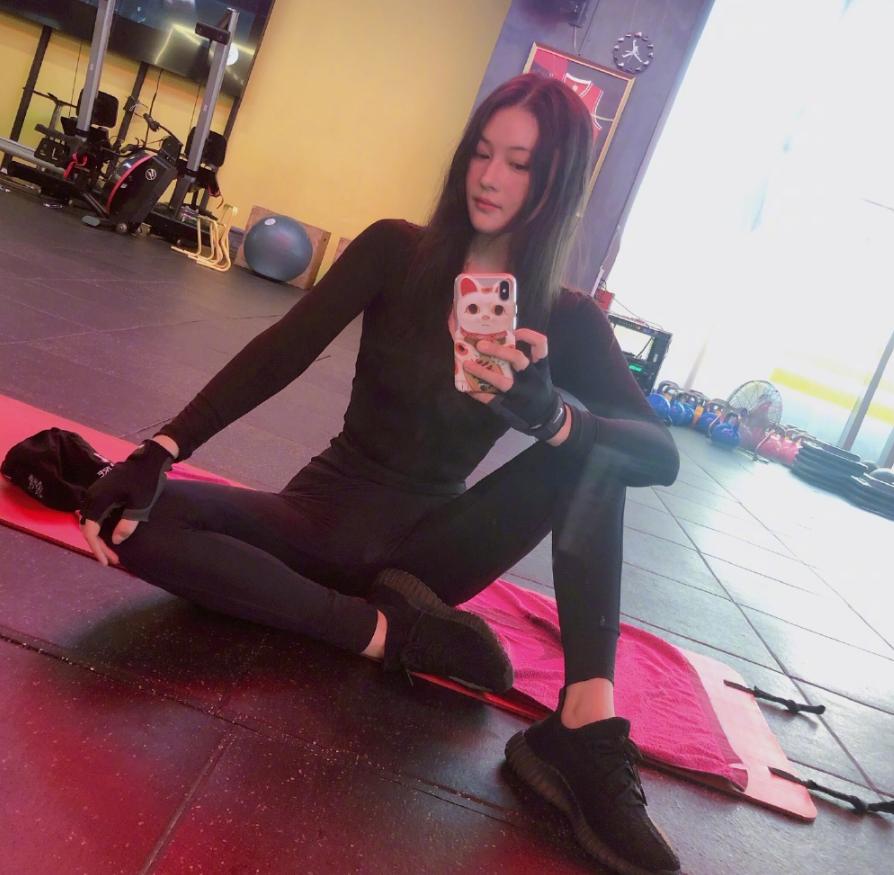 张馨予找代购被骗具体怎么回事,张馨予晒鞋图片