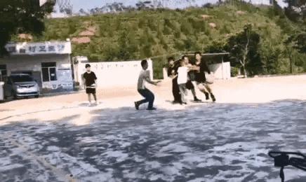 14岁独臂篮球少年现状,云浮独臂少年打篮球