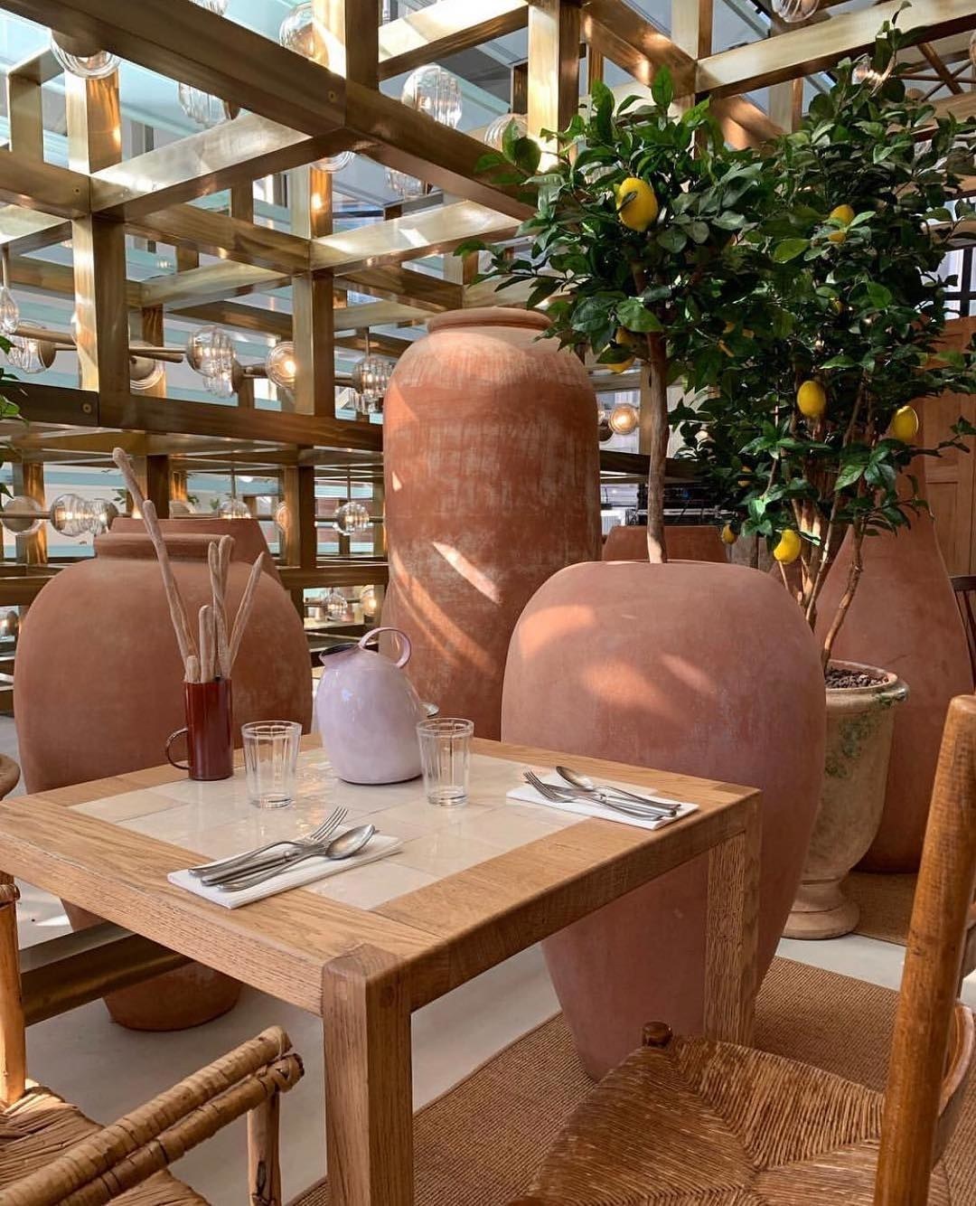 开咖啡馆的小确幸，奢侈品牌也要有