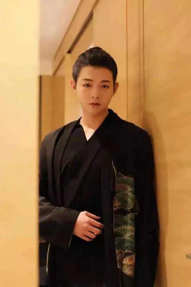 霍尊发文道歉宣布退圈，否认出轨恐吓信息量大，遭陈露发文再打脸