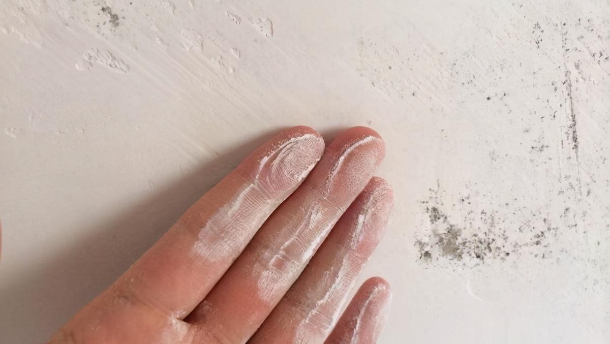 刮第一遍腻子需要加胶水吗,腻子加胶水和不加胶水哪个更好刮