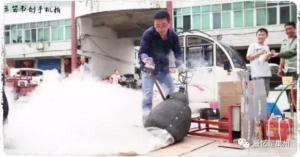 嘭咚声中童年舌尖上的爆米花