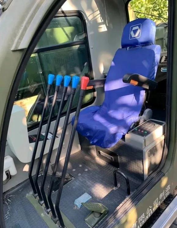 徐工军绿吊车价格表,徐工600吊车最新款