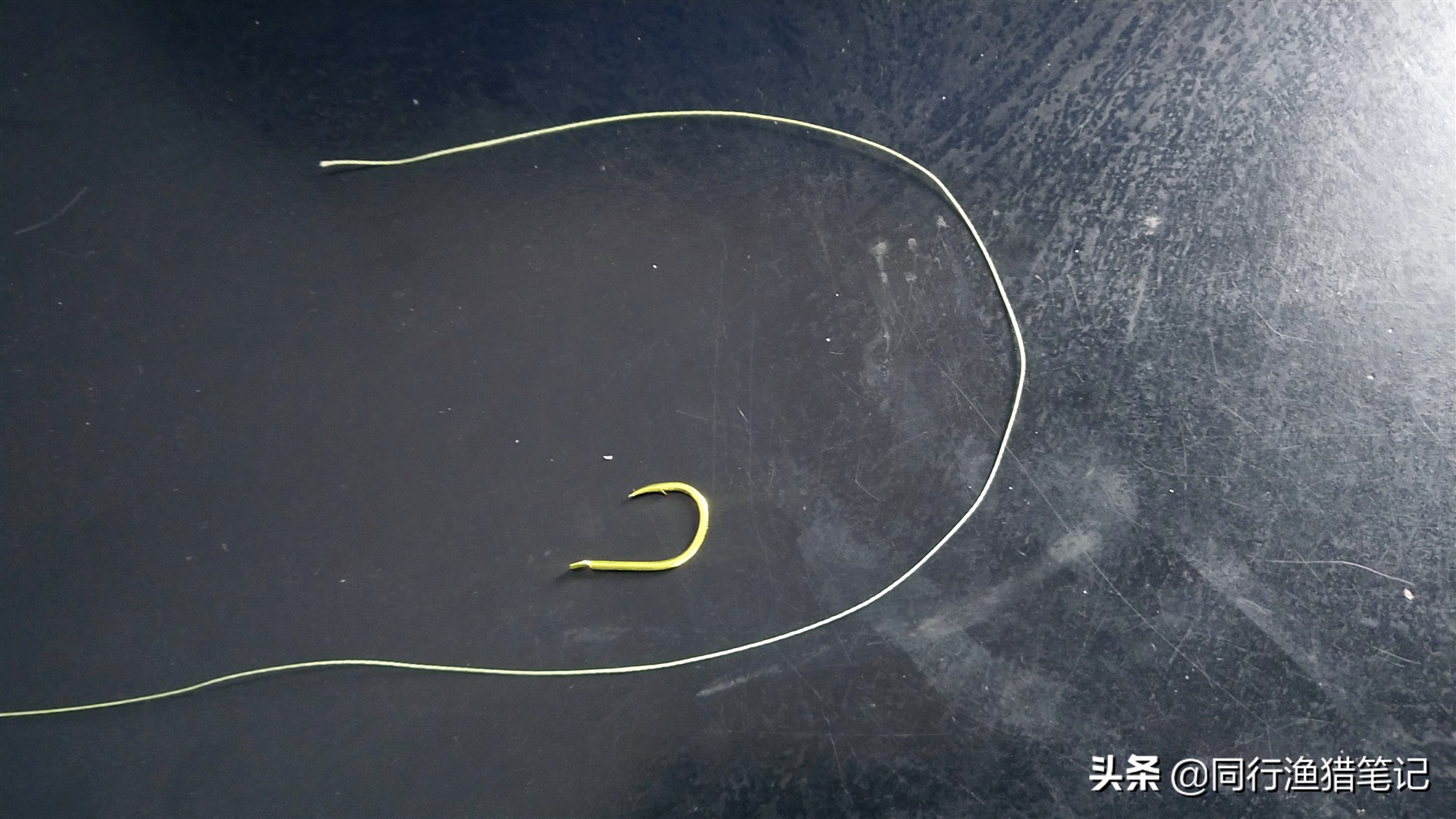 别被花把式迷惑，这种鱼钩绑法最实在，内走线、外走线可随意控制