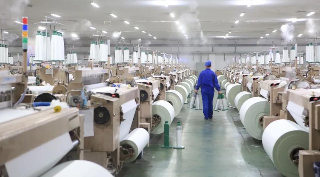 被疫情耽误一个月，服装企业开始抢“*光春**”