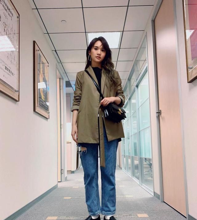 杨丞琳IG平台上晒奢侈品家底，3枚lv包加2枚celine，粗算超10万