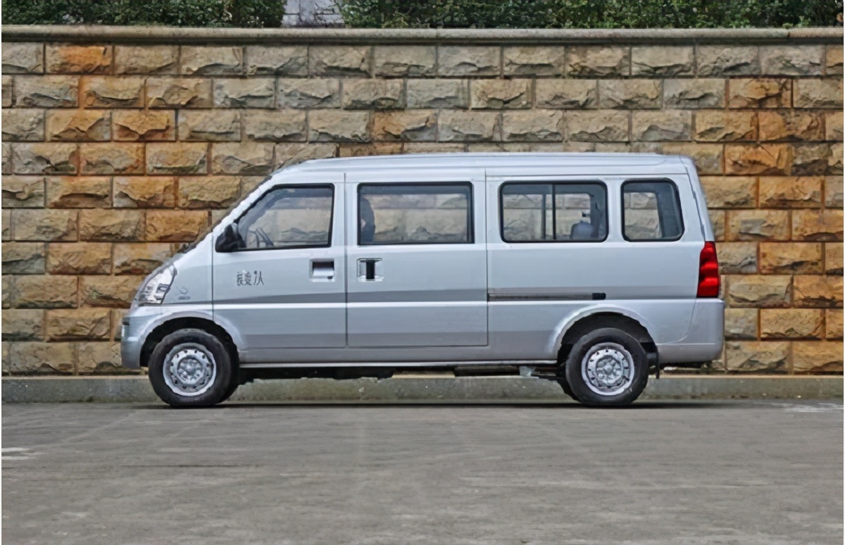 货运面包车拉人违规吗怎么处罚,面包车拉人载货怎么处罚