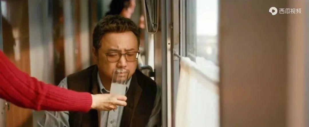 一边哭一边笑但不是很想笑,一边笑一边哭的厉害