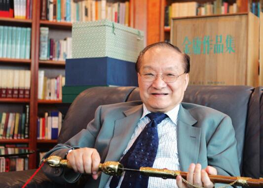 金庸知识为什么这么渊博,金庸的文学水平怎么样