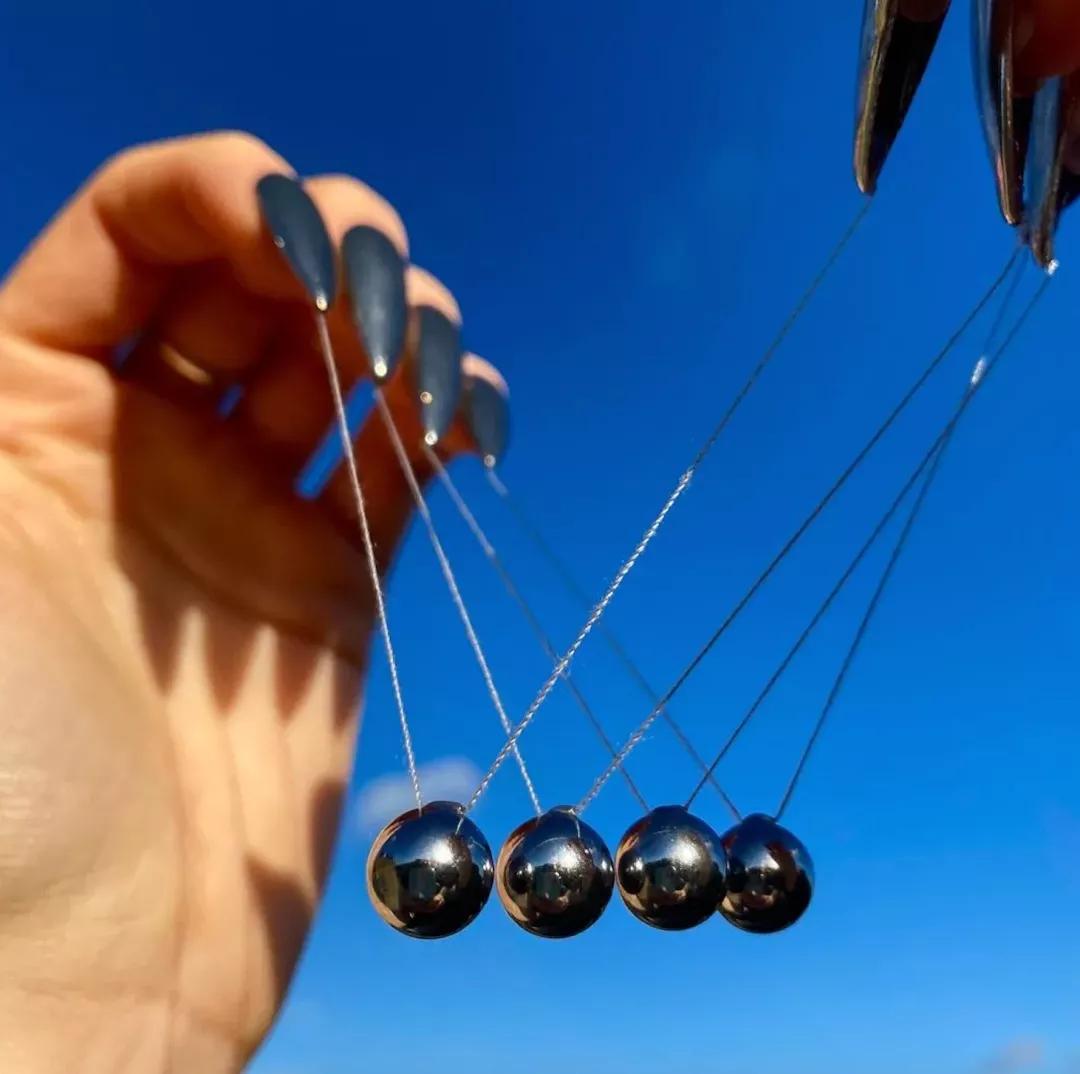 美甲师在吗？我被丑得睡不着觉