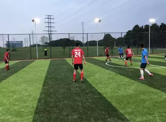 凝集团结力量，赛出自我风采——记峰参加第二届职工足球联谊赛