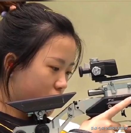 杨倩开枪前眼神杀,杨倩正脸眼神杀