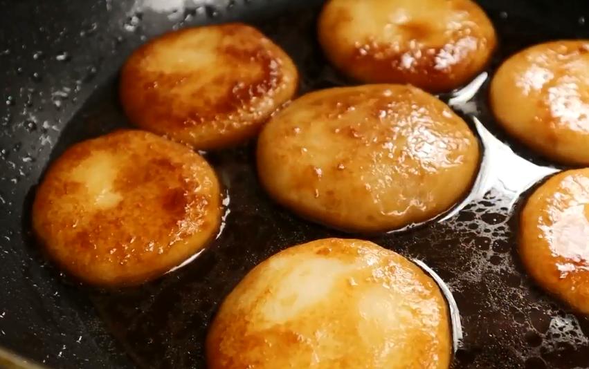 红糖糍粑用糯米做还是用糯米粉做,冬日湖南农家手工红糖糯米糍粑