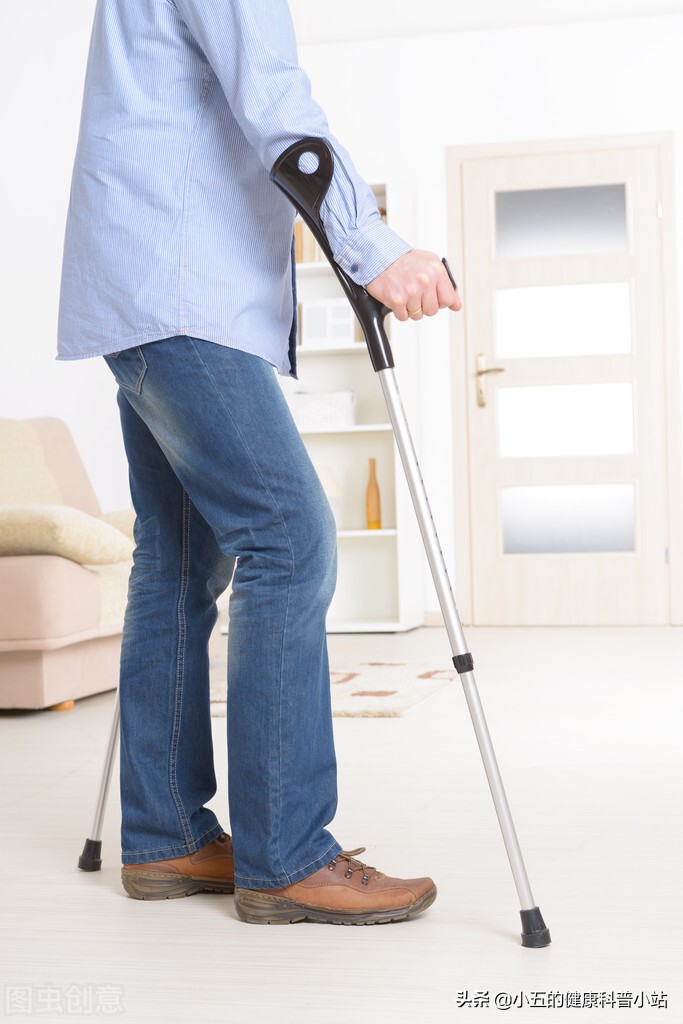 膝关节咔咔响发软是怎么回事,膝关节咔咔响乏力