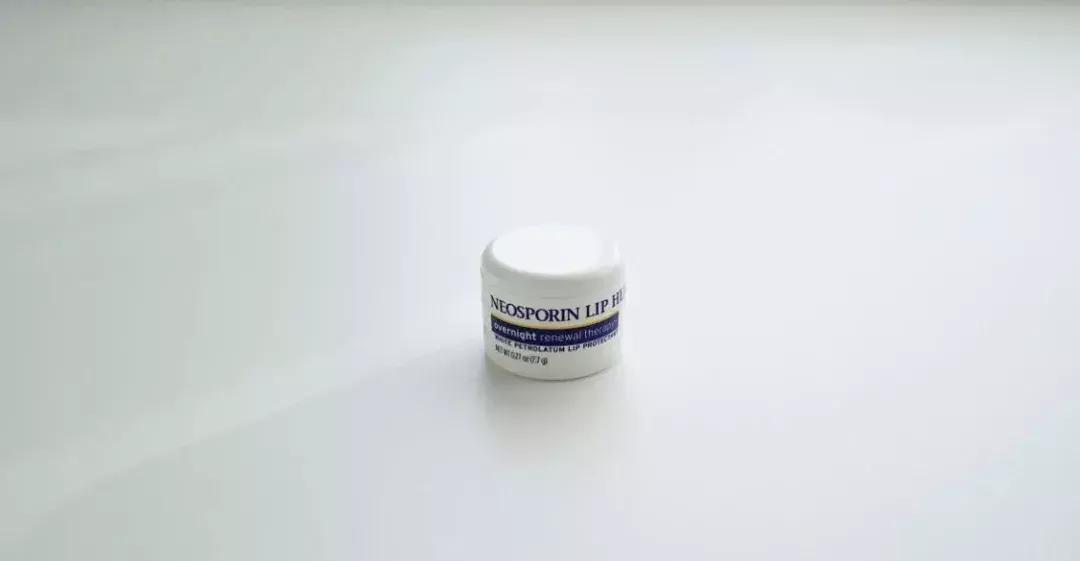 25支秋冬唇膏大型测评｜越搽越干？唇炎？最佳口红打底？