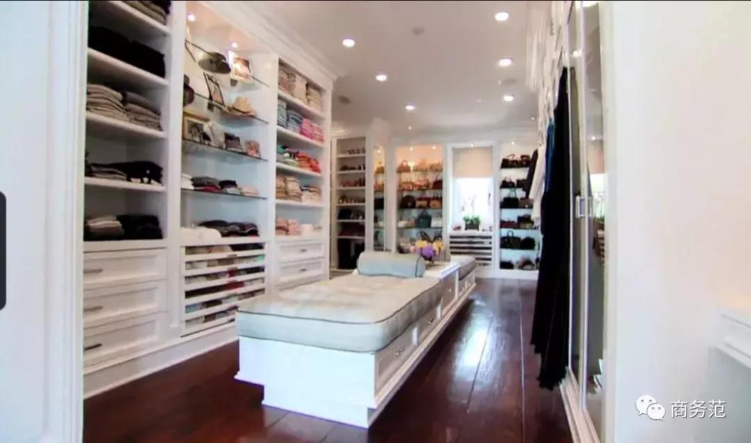 比弗利贵妇娇妻互撕,比弗利娇妻近况