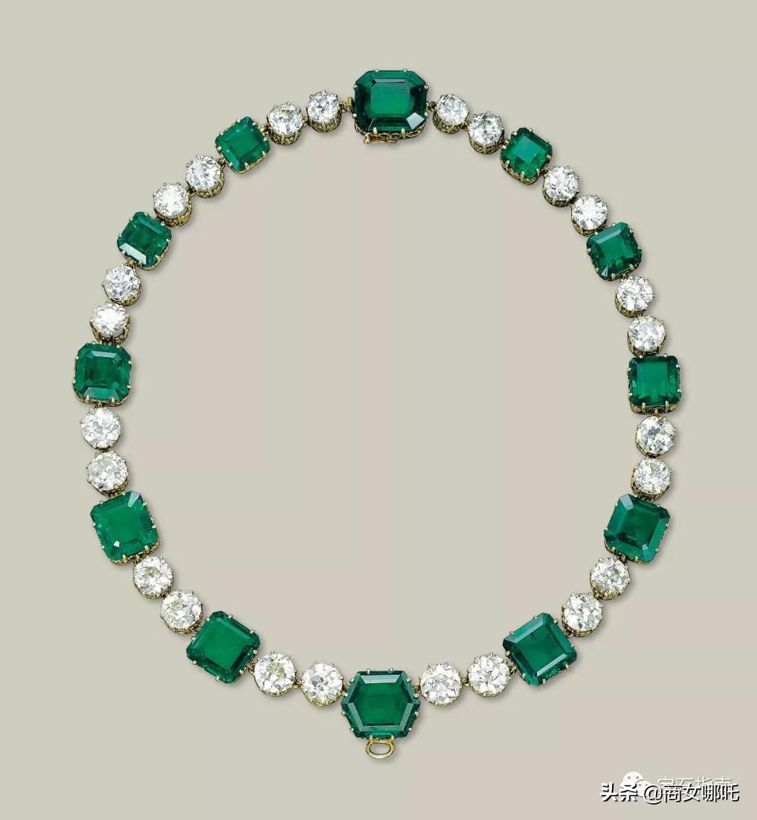 天然翡翠项链拍出2.14港元,香港翡翠4888克拉项链拍卖