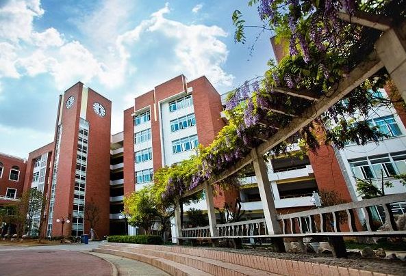 闀囨睙涓ゅぇ鍚嶆牎,闀囨睙涓夊ぇ鍚嶆牎