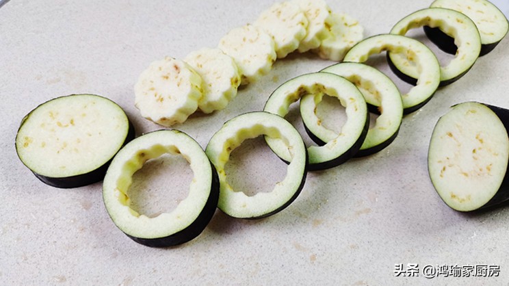 家庭版香煎茄子饼,茄子饼怎么煎最好吃