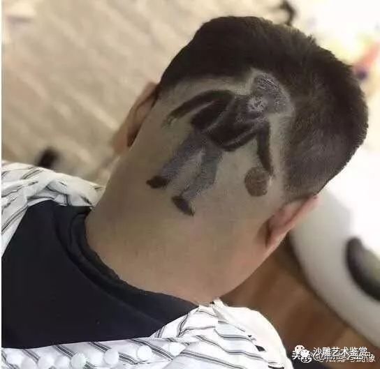 沙雕网友最近玩一种很新的表情包,朋友圈能评论表情包了