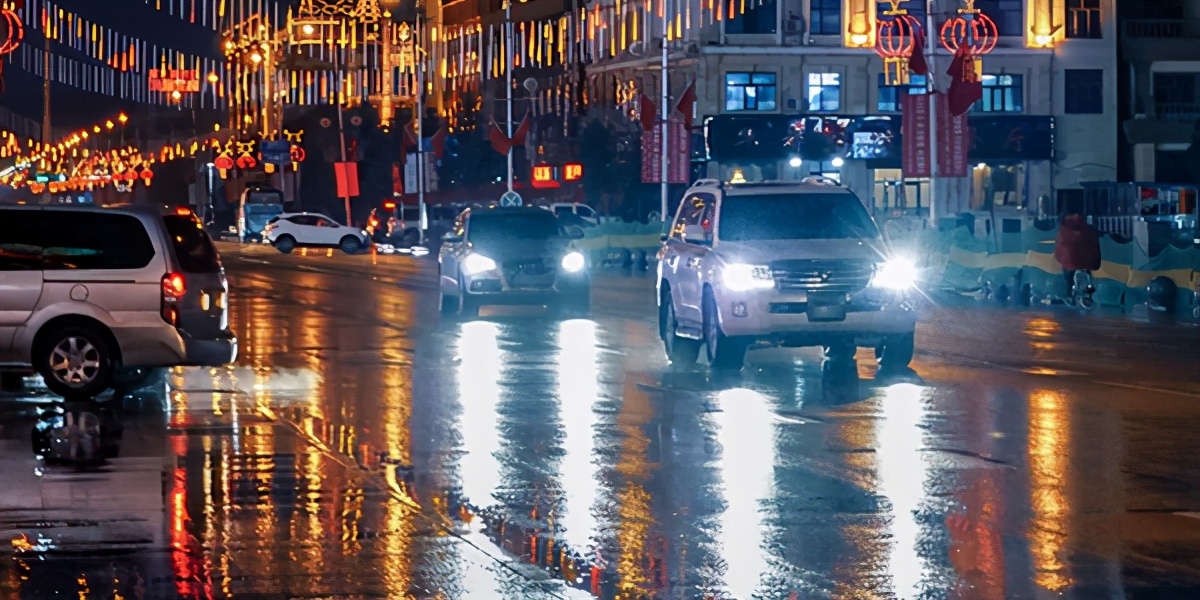 汽车大灯密封没问题还是有雾气,汽车大灯能用玻璃胶密封吗