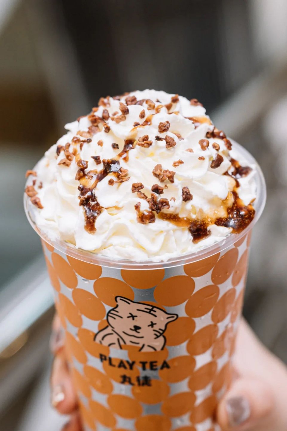 椰椰奶冻茶，会抖臀！1秒卖出1000+杯，有人开货拉拉来买…