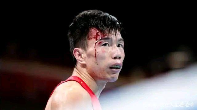 拳击比赛中国裁判怒踹日本拳手,日本拳手恶意犯规视频