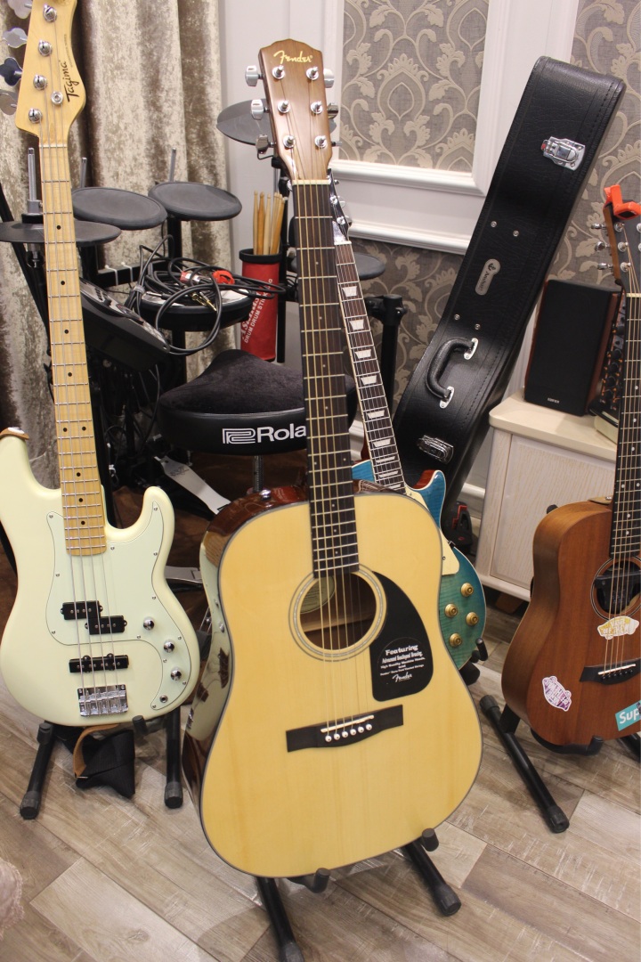 一个没钱的吉他爱好者聊聊他弹过的十几把吉他