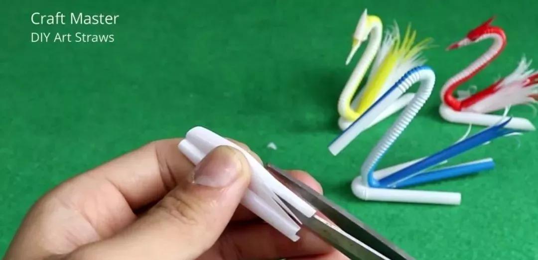 七彩的吸管剪一剪,DIY的蜗牛,天鹅,简直太像了(附教程)